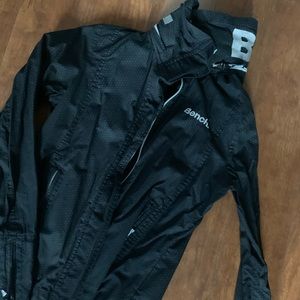 Bench a Women’s Windbreaker